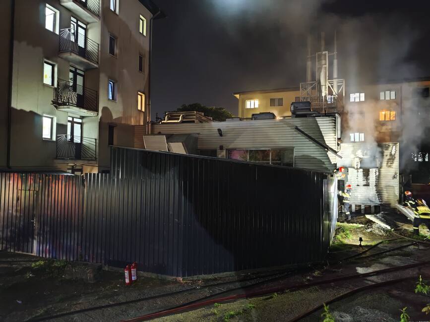 Explozie urmata de incendiu in zona unui camin studentesc | imaginea 1
