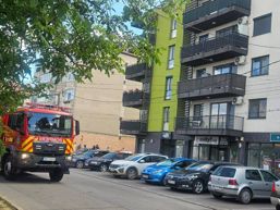 Incendiu la un bloc din Oradea | imaginea 1