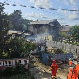 Incendiu violent intr o gospodarie | imaginea 1