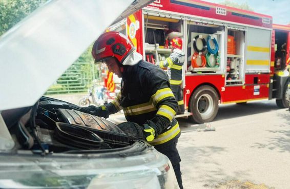 Pericol de incendiu la o autoutilitara | imaginea 1