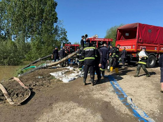 Pompieri galateni in sprijinul colegilor din Covasna | imaginea 1