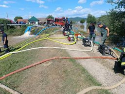 Pompierii mureseni intervin in sprijinul colegilor din Covasna | imaginea 1