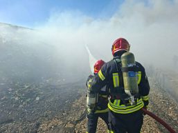 60 de pompieri au intervenit la un incendiu major | imaginea 1