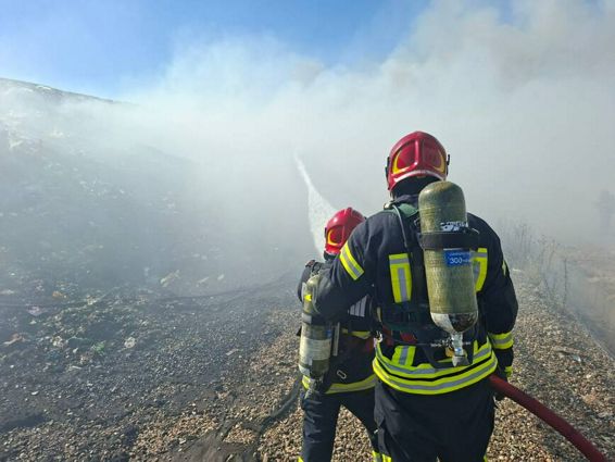 60 de pompieri au intervenit la un incendiu major | imaginea 1