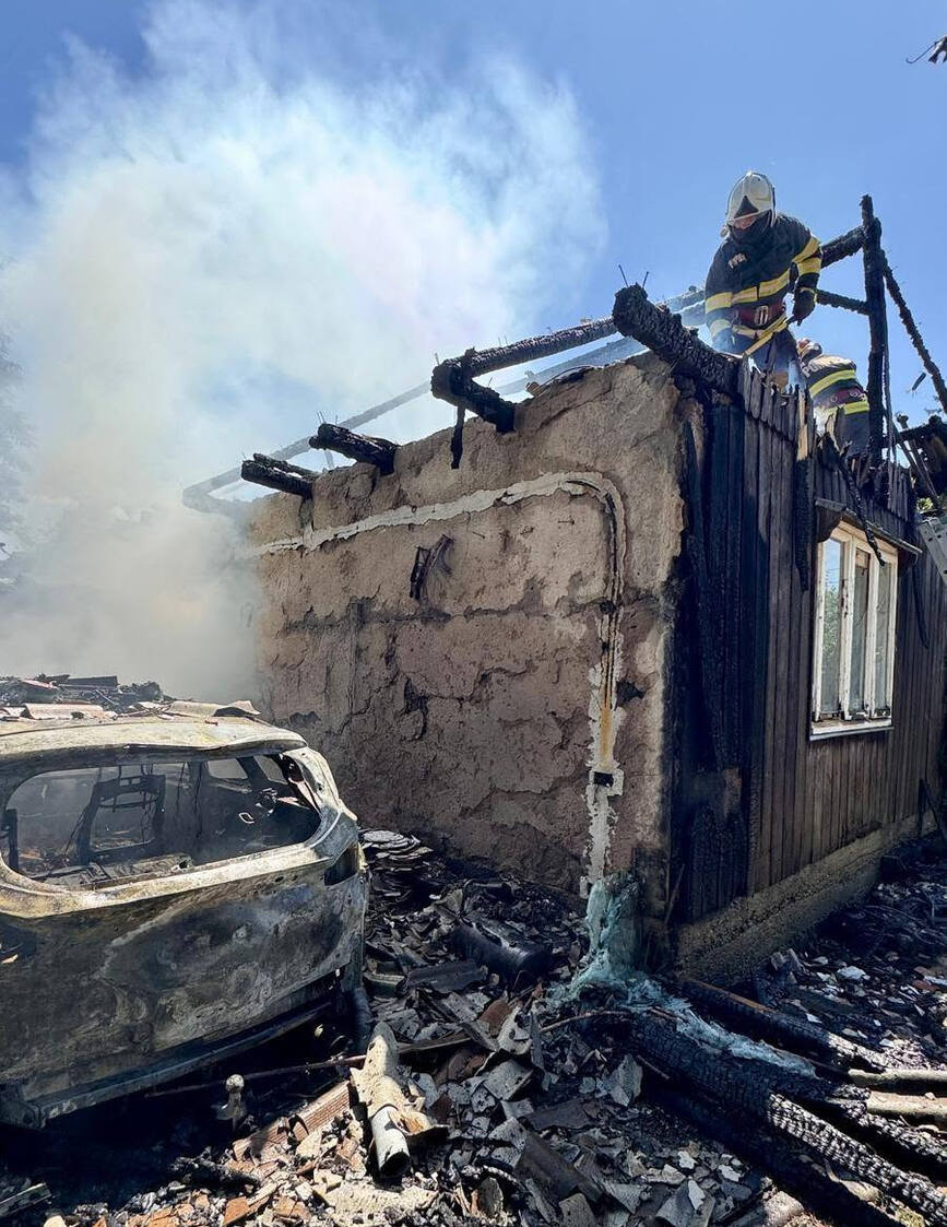 Incendiu violent   Garaj mistuit de flacari | imaginea 2