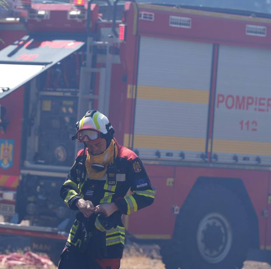Interventie de amploare la un incendiu de vegetatie | imaginea 1