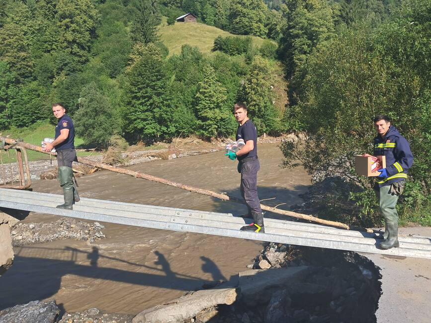 In sprijinul oamenilor afectati de inundatii | imaginea 1