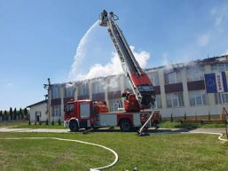 Incendiu la trei case si o scoala | imaginea 1