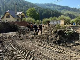 Pompierii argeseni  in sprijinul celor afectati de inundatii | imaginea 1