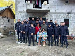 Pompierii ieseni   mereu in sprijinul comunitatii din Brosteni | imaginea 1