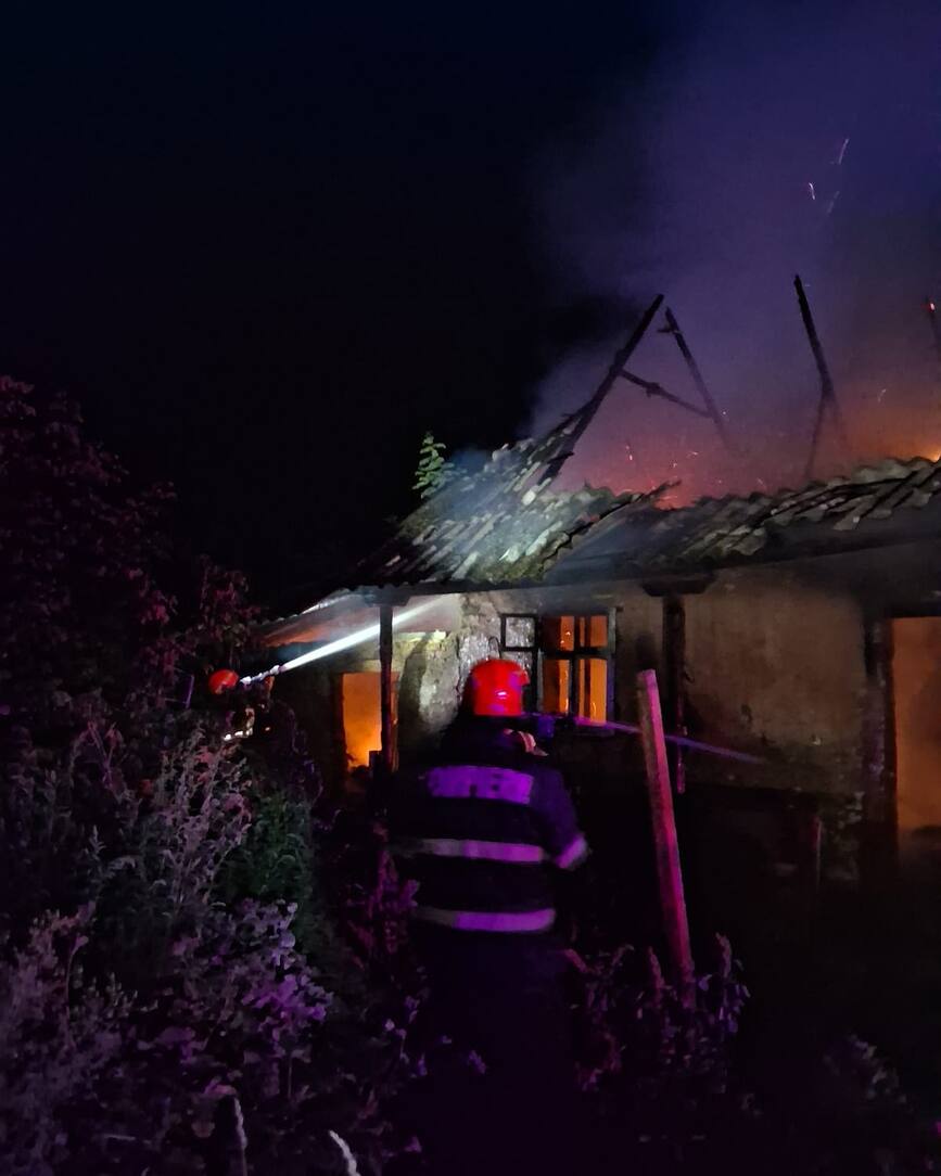 Ranit intr un incendiu de casa | imaginea 1