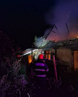 Ranit intr un incendiu de casa | imaginea 1