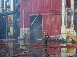 Explozie la o fabrica   4 angajati au fost raniti | imaginea 1