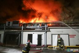 Incendiu urias la o hala de depozitare din Bucuresti | imaginea 1