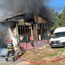 Incendiu violent intr o gospodarie giurgiuveana | imaginea 1