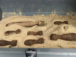 7 bombe neexplodate  descoperite langa o statie de autobuz | imaginea 1