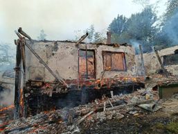 Incendiu generalizat la o locuinta | imaginea 1