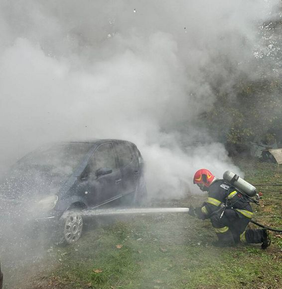 Incendiu izbucnit la o masina | imaginea 1