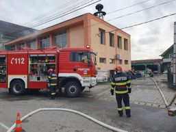 Incendiu la depozitul unui operator economic | imaginea 1
