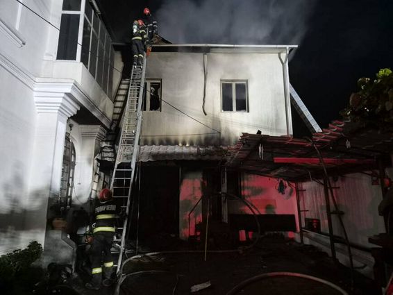 Incendiu produs la o anexa in municipiul Iasi | imaginea 1
