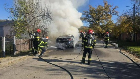 Masina in flacari | imaginea 1