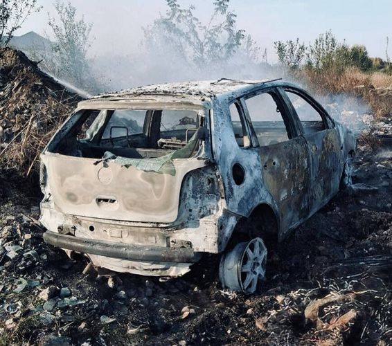 Masina in flacari   Soferul s a salvat la timp | imaginea 1