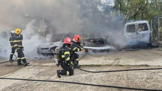 Masini in flacari  la o firma de paza | imaginea 1