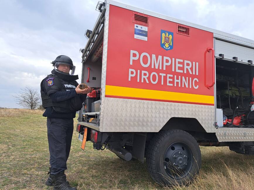 Doua misiuni pirotehnice desfasurate in cursul diminetii | imaginea 1