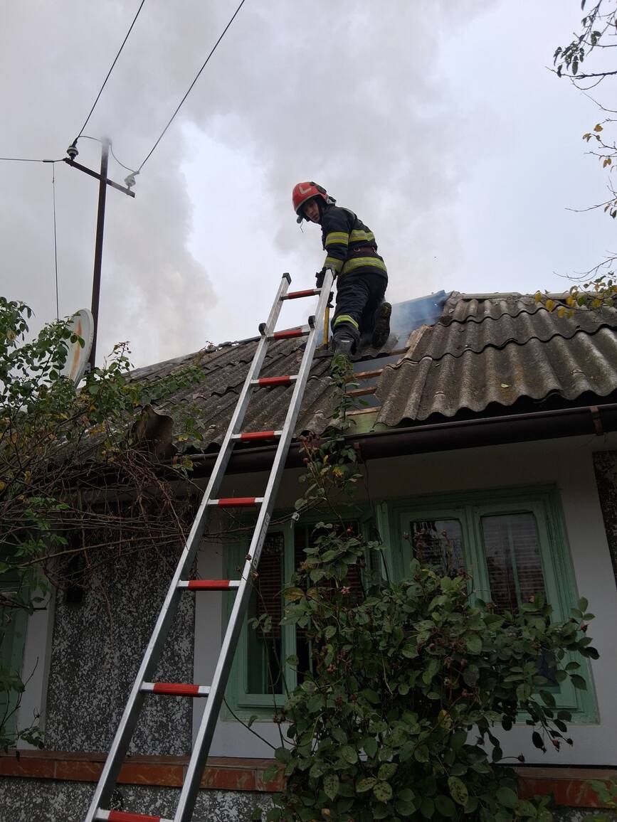 Incendiu de locuinta de la un cos de fum neizolat | imaginea 1