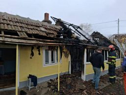 Incendiu de locuinta izbucnit de la un scurtcircuit electric | imaginea 1