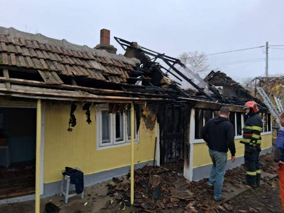 Incendiu de locuinta izbucnit de la un scurtcircuit electric | imaginea 1