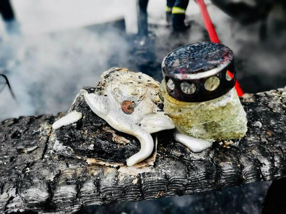 Incendiu intr un apartament   Focul a pornit de la o lumanare | imaginea 1