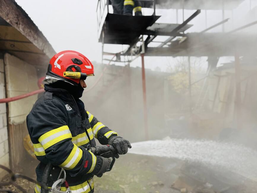 Incendiu la afumatoare | imaginea 1