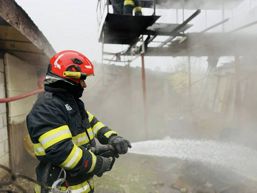 Incendiu la afumatoare | imaginea 1