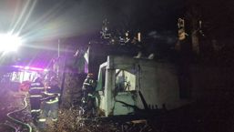 Incendiu la o casa si o anexa gospodareasca | imaginea 1