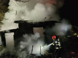 Locuinta complet distrusa de incendiu | imaginea 1