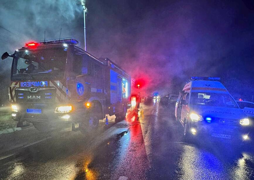 Persoana surprinsa in interior  intr un incendiu | imaginea 1