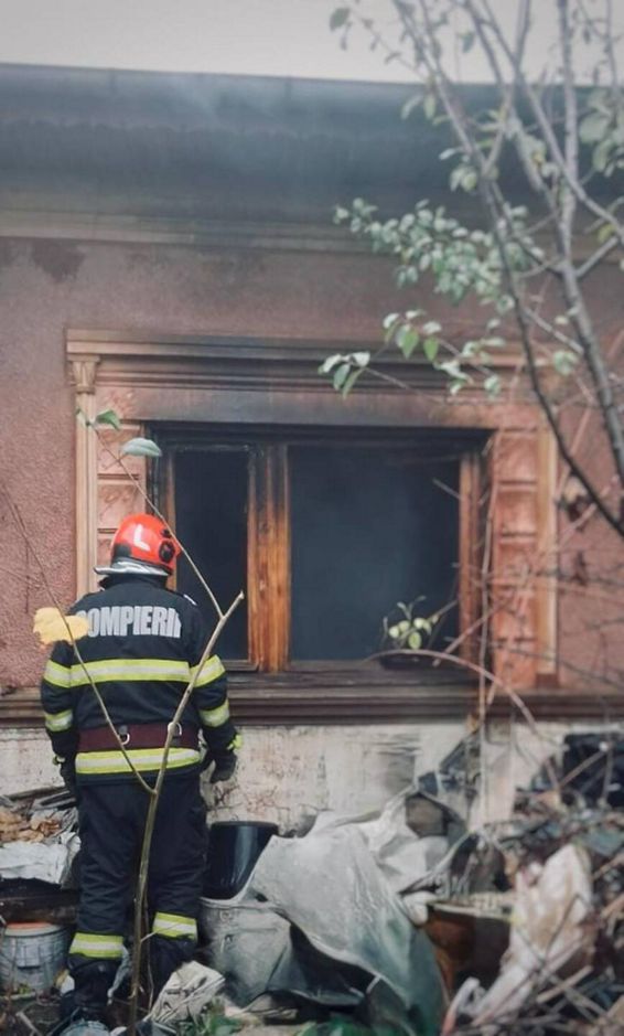 Un barbat si a pierdut viata intr un incendiu violent | imaginea 1