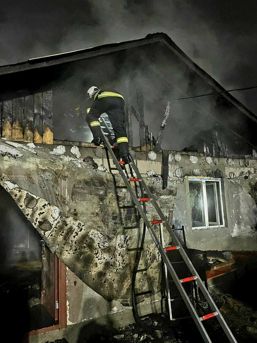 Casa in flacari   Vecinii au dat alarma | imaginea 1