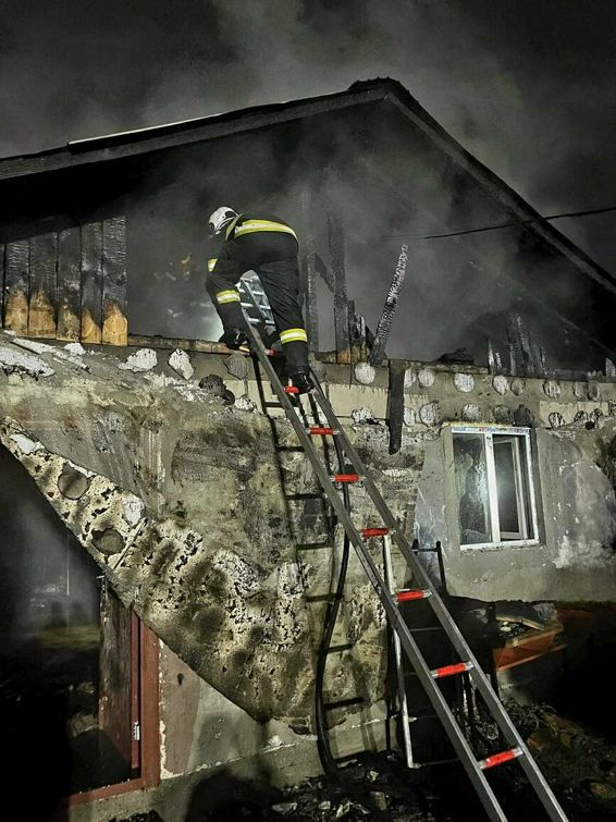 Casa in flacari   Vecinii au dat alarma | imaginea 1