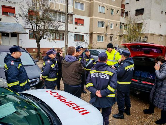 Continua actiunile de sprijin destinate populatiei afectate din Prahova si Dambovita | imaginea 1