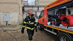 Incendiu intr un bloc din Botosani   24 de persoane evacuate | imaginea 1
