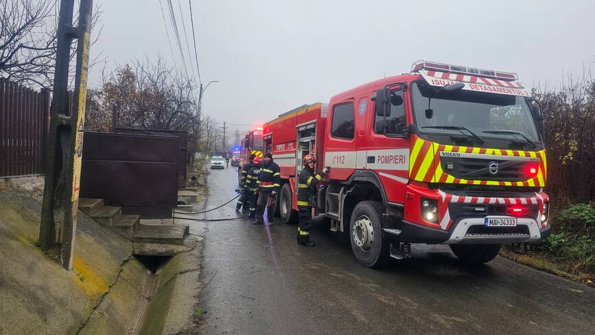 Incendiu la o casa  izbucnit de la cosul de fum | imaginea 1