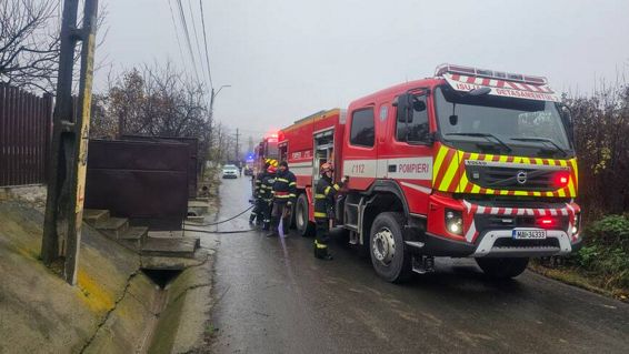 Incendiu la o casa  izbucnit de la cosul de fum | imaginea 1