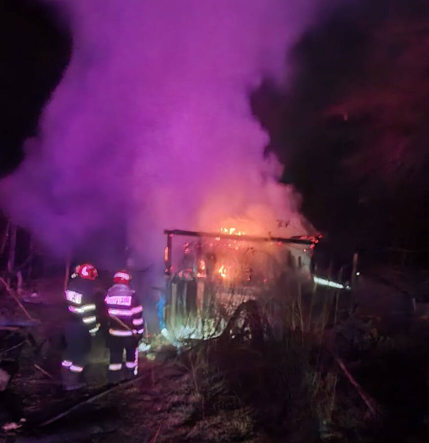 Incendiu la un grajd Au ars tone de plante furajere | imaginea 2