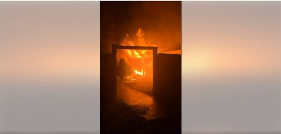 Incendiu violent la o casa cu etaj | imaginea 1