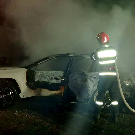 Masina in flacari | imaginea 1