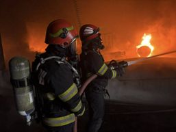 50 de pompieri au luptat 13 ore cu flacarile | imaginea 1