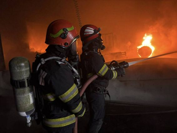 50 de pompieri au luptat 13 ore cu flacarile | imaginea 1