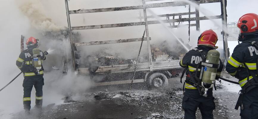 Autoutilitara in flacari | imaginea 1